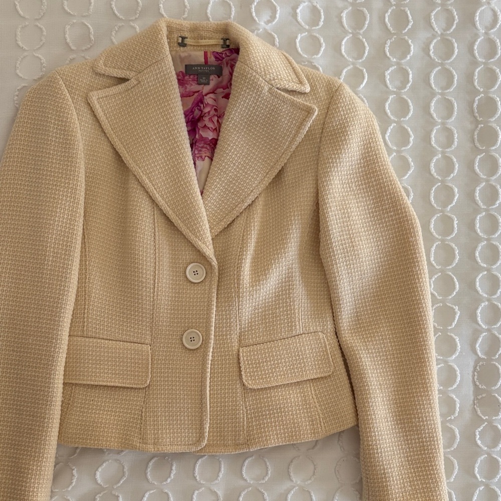 Vintage Petite Size 2- Ann Taylor Winter White Textured Wool Blazer- light wear